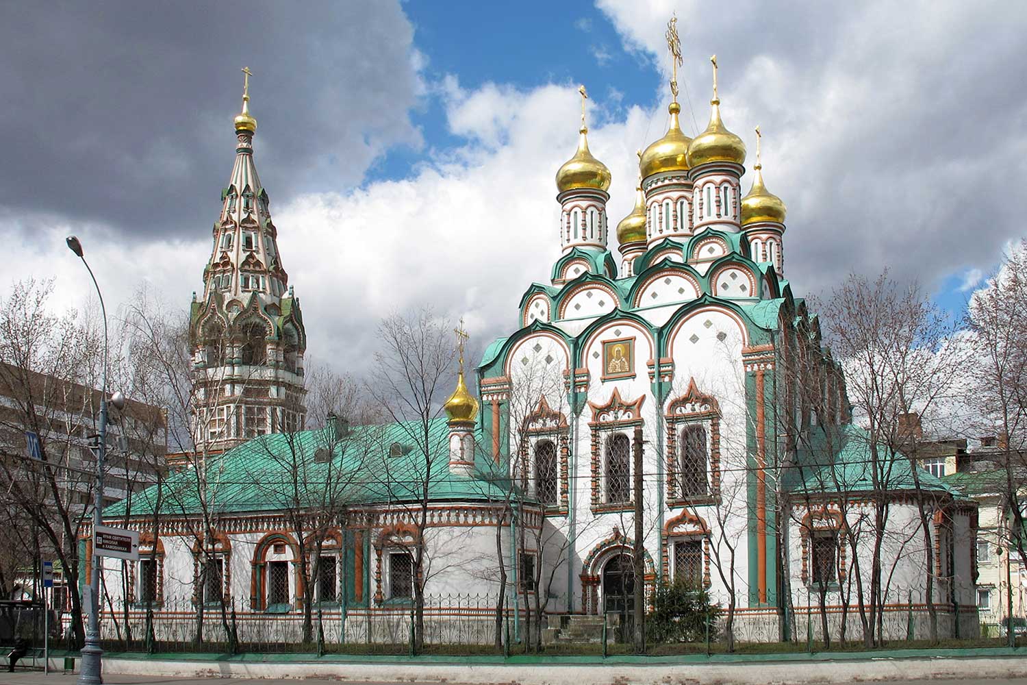 храм на комсомольском проспекте. храм на комсомольском проспекте. храм святителя николая чудотворца в хамовниках, москва. церковь николая чудотворца в хамовниках. церковь николы в хамовниках в москве 1679 г.