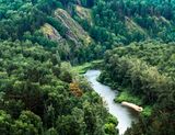 Вид со скал на реку Бердь попадает в инстаграм каждого туриста
