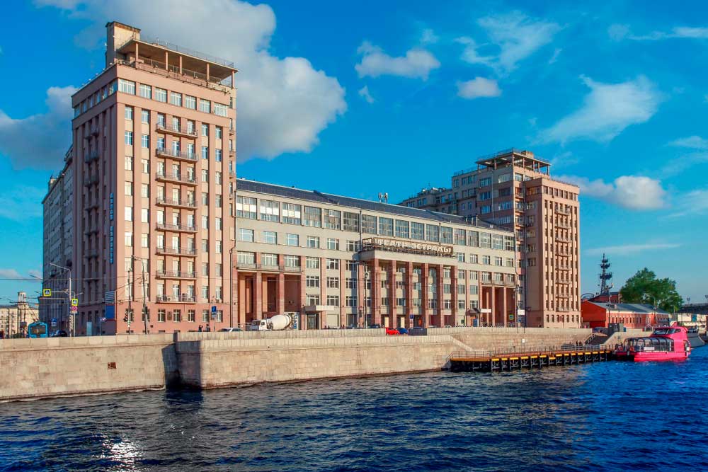 дом правительства на берсеневской набережной. дом правительства на берсеневской набережной. сталинские высотки в москве. дом правительства серафимовича, 2 дом на набережной. дом на набережной кто живет.