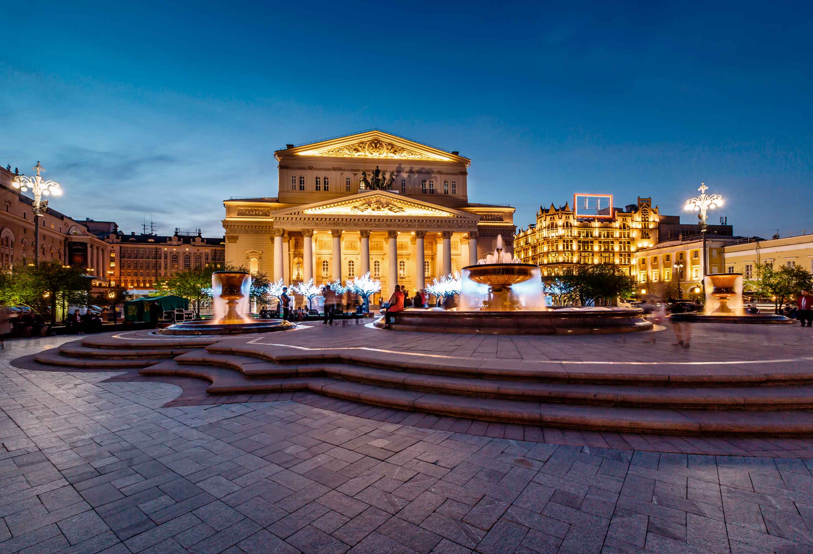 Театральная площадь москва. Театральная площадь Румыния. Театральная площадь с большим театром. Театральная площадь 1 Москва.