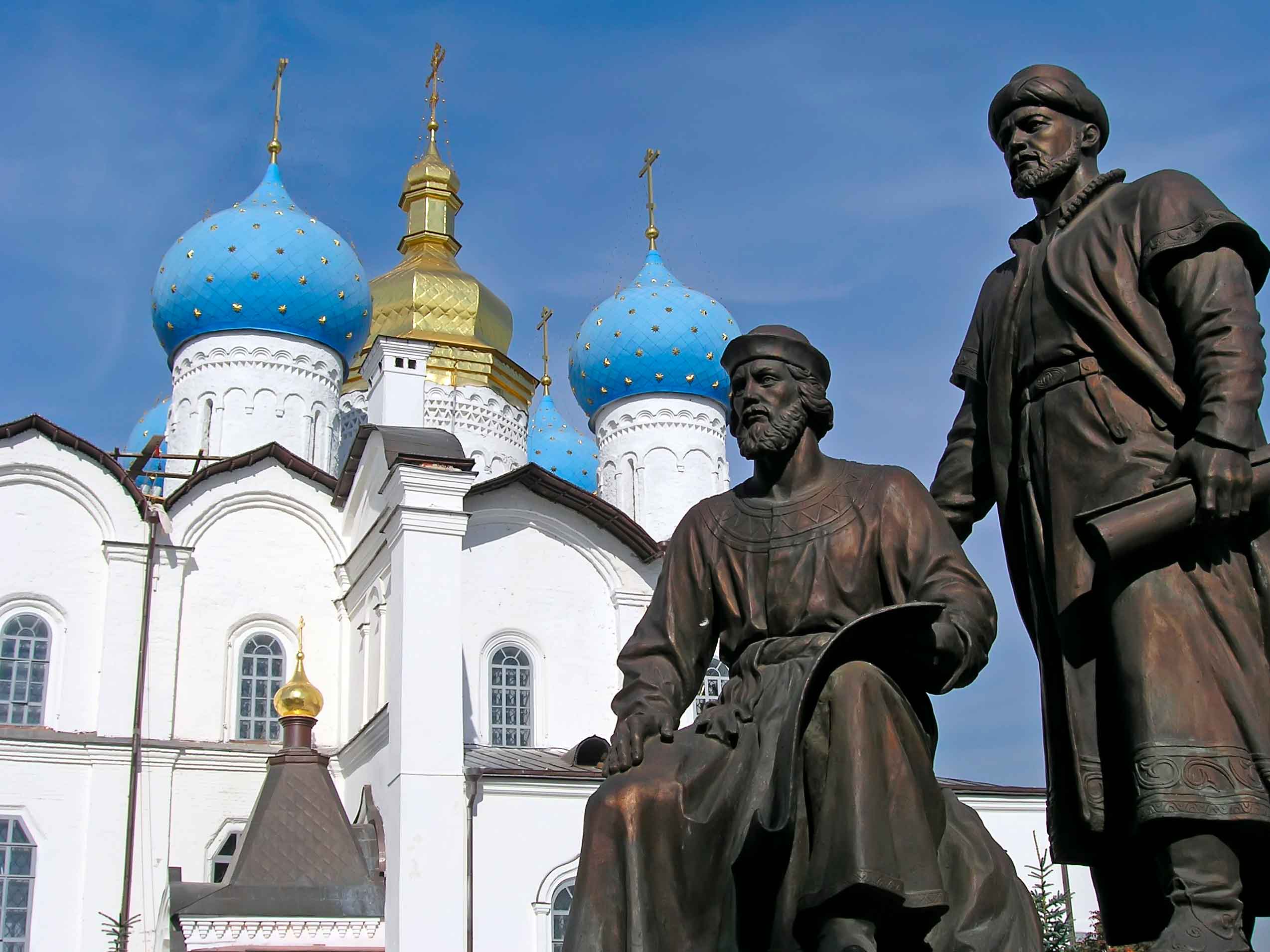 Зодчий казанского. Зодчие Казанского Кремля. Казанский Кремль памятник.