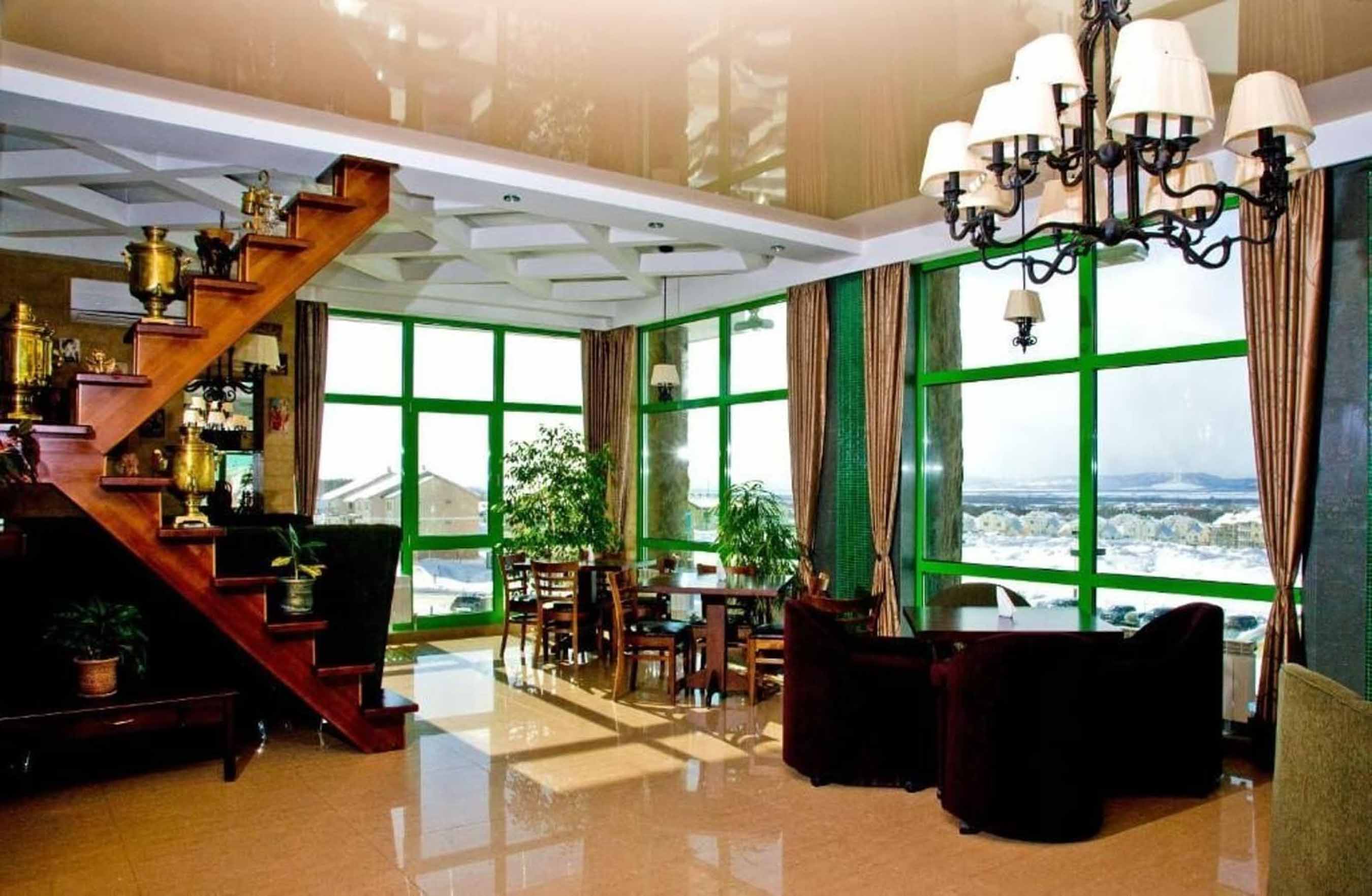 Земляничные холмы гостиница южно-сахалинск. Земляничные холмы сахалин. Бассейн земляничные холмы. Земляничные холмы южно-сахалинск. Земляничные холмы сахалин.