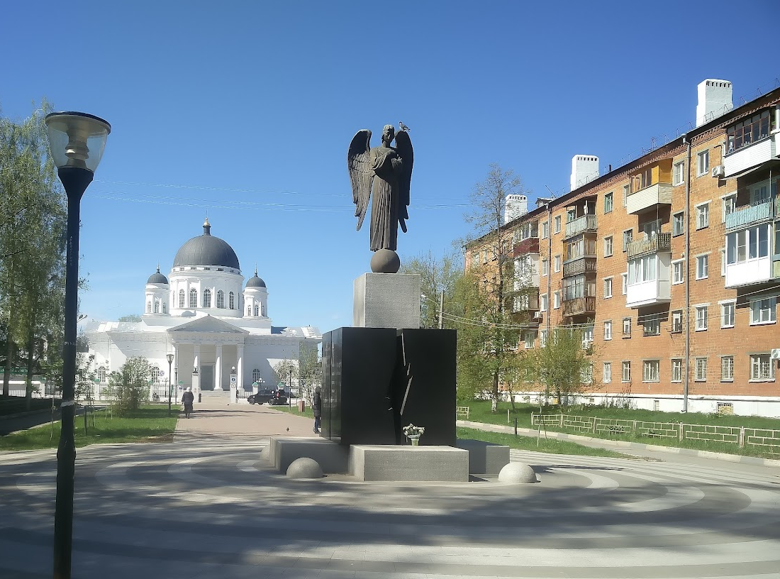 Памятник «Скорбящий ангел»