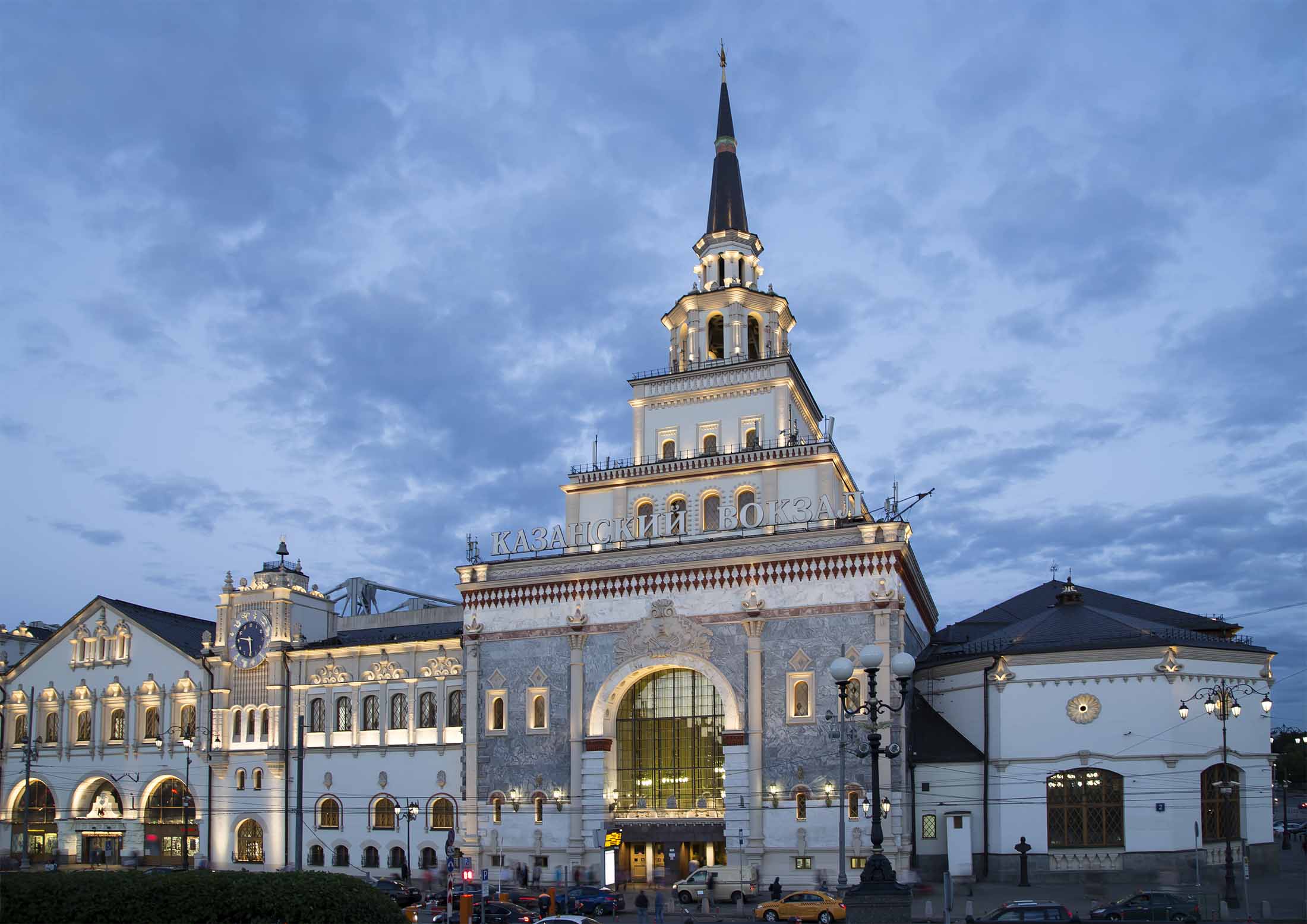 Смотровая площадка казанского вокзала. Здание казанского вокзала в москве. Площадь 3 вокзалов в москве. С ленинградского вокзала до казанского вокзала. Карта москва казанский вокзал ярославский вокзал.