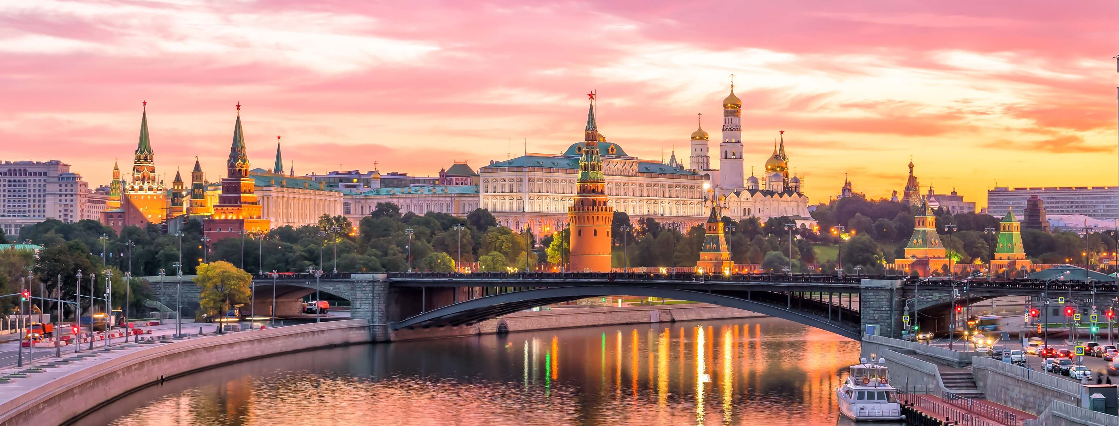 Башня империя москва сити. Москва сити вид с кремля. Список всех достопримечательностей москвы. Вид на кутузовский проспект. Их у москвы два.