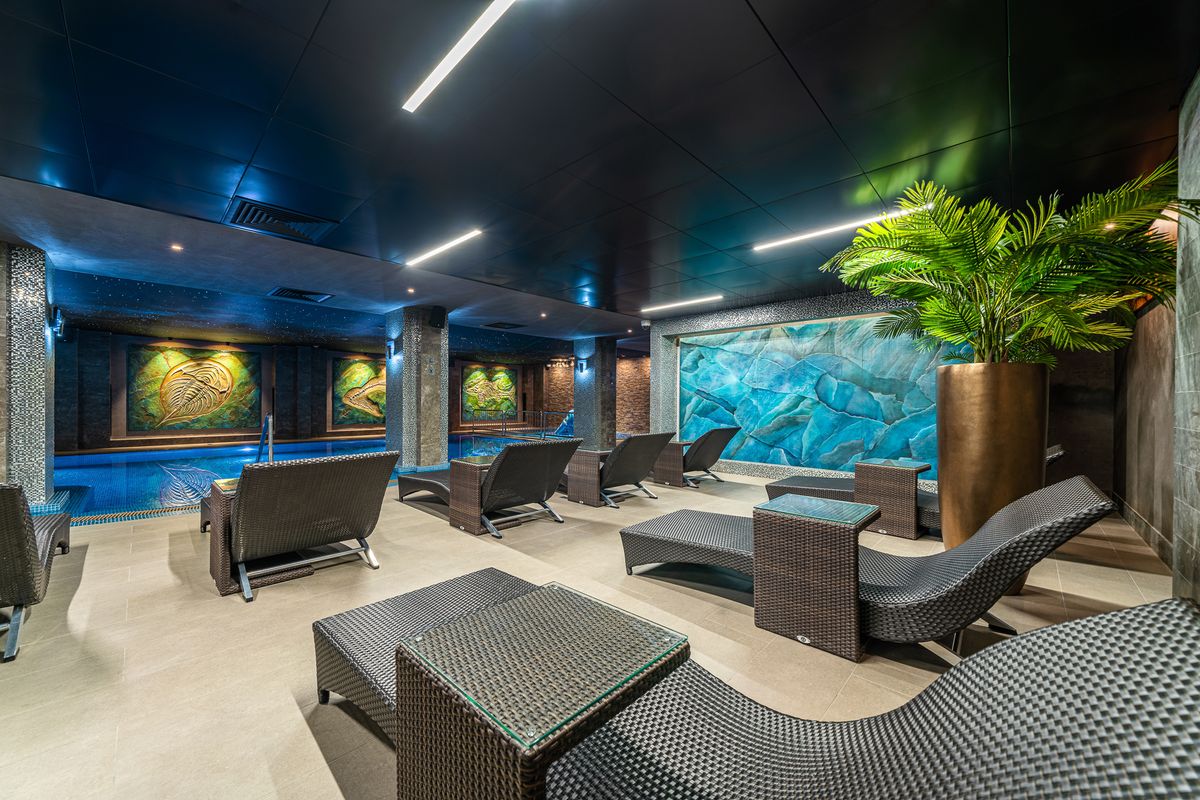 Kravt nevsky hotel & spa 4*. Kravt nevsky hotel & spa 4*. Kravt nevsky spa. Отель kravt санкт-петербург. Kravt nevsky hotel & spa логотип.